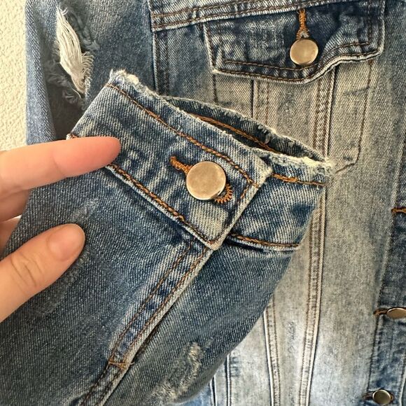 American Bazi Distressed Destroyed Washed Denim Jean Jacket Size M - Picture 5 of 6
